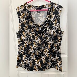 Nue Options woman black floral sleeveless tank. Size 1X. Scoop neck.